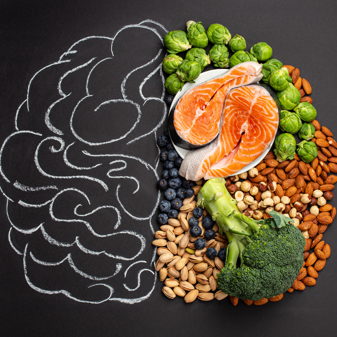 image has 1/2 drawing of brain and other half is healthy foods